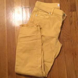 Yellow cropped pants